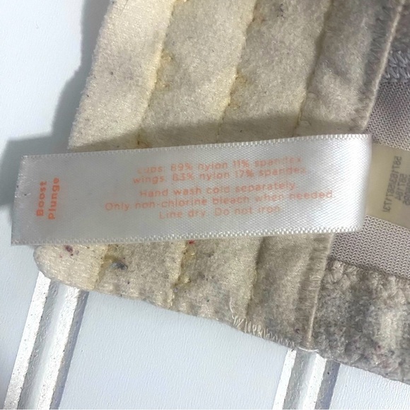 Cacique Boost Plunge Nude Colored Bra Size 46DD - Picture 5 of 7